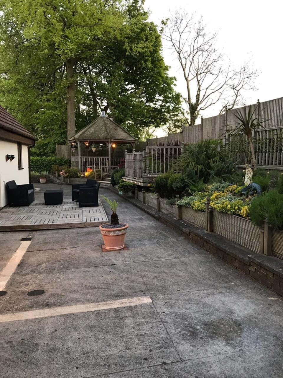 The Firs - Englefield Studio Acomodação com café da manhã Douglas Exterior foto